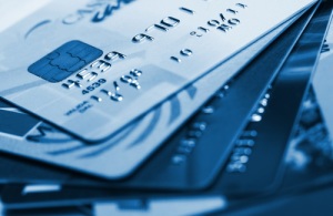 บัตรเดบิตปลอดภัยกว่าบัตรเครดิตจริงหรือ?