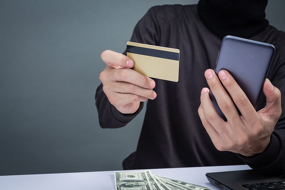 fake-credit-cards-issue